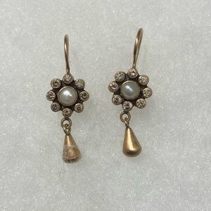 Elegant Gold and Pearl Drop Earrings